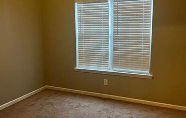 Townhome Living Made Easy: Your 2-Bed, 2-Bath Retreat is Here!