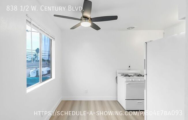 838 1/2 W CENTURY BLVD