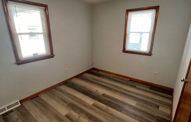 3 beds, 1 bath, $950