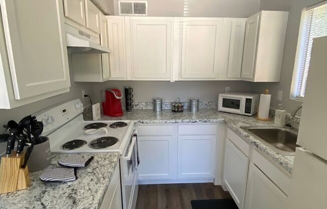 1 bed, 2 baths, 950 sqft, $1,300, Unit 2