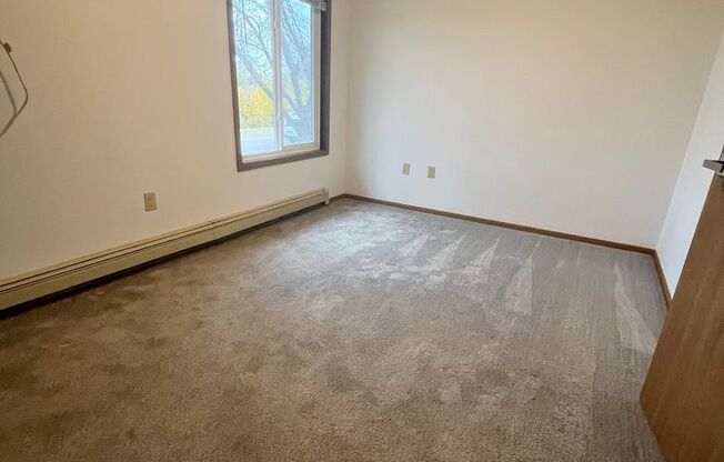 3 beds, 1.5 baths, 1,145 sqft, $1,025, Unit 300-3