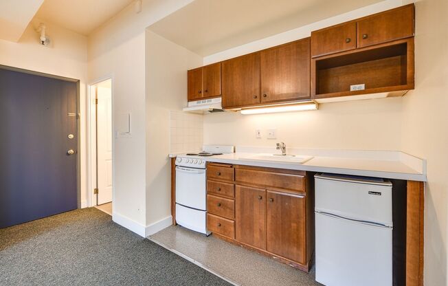 Studio, 1 bath, 285 sqft, $955, Unit 307