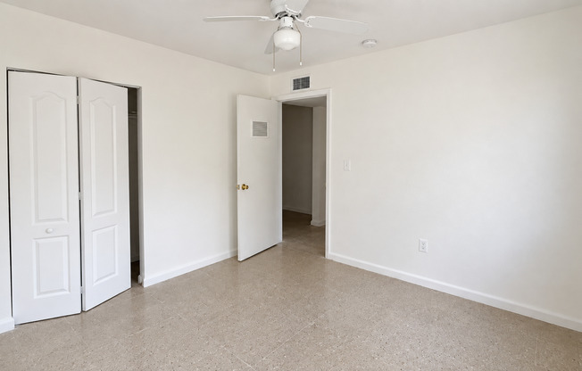 3 beds, 2 baths, 800 sqft, $1,883, Unit 1217/207