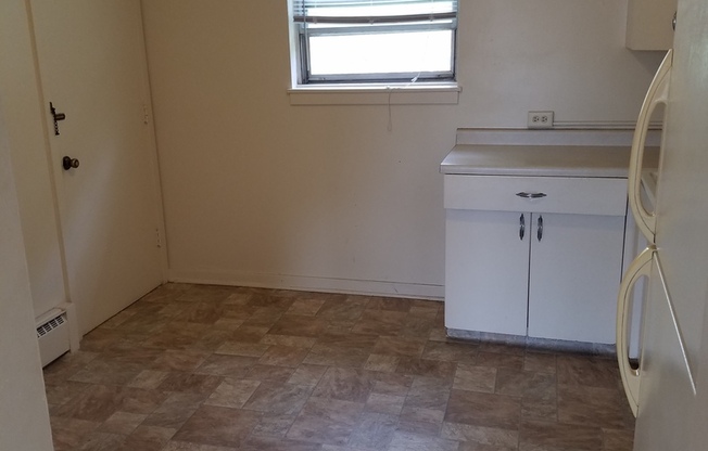 2 beds, 1 bath, 695 sqft, $725, Unit 1500-319