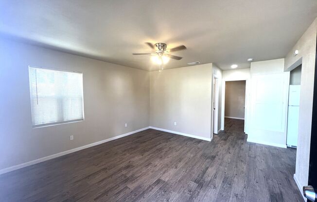 2 beds, 1 bath, 660 sqft, $750, Unit B