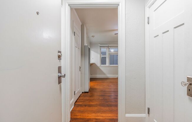 Studio, 1 bath, 399 sqft, $1,399, Unit 103