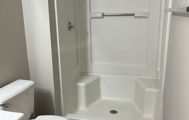 2 beds, 2 baths, 1,070 sqft, $1,625, Unit 08-201