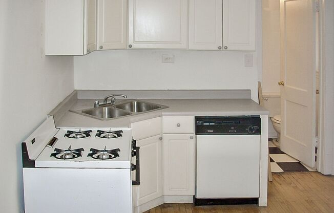 2 beds, 1 bath, 800 sqft, $2,050, Unit 5102-3