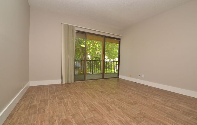 Nicely Updated 1/1 Condo in Winter Springs ~ Wood Plank Tile Floors and Large Screened Patio!
