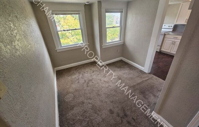 Studio, 1 bath, 800 sqft, $1,100, Unit 4