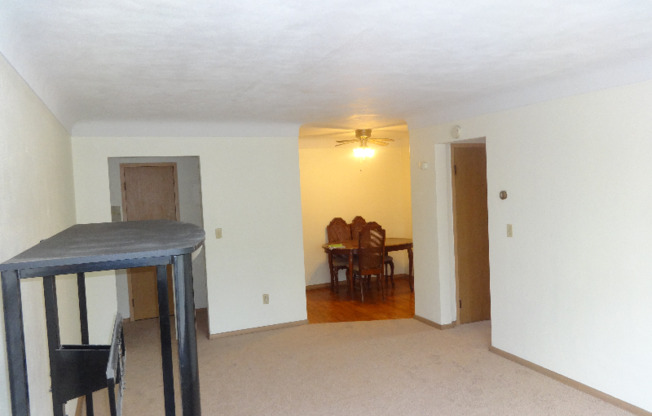 1 bed, 1 bath, 650 sqft, $1,000