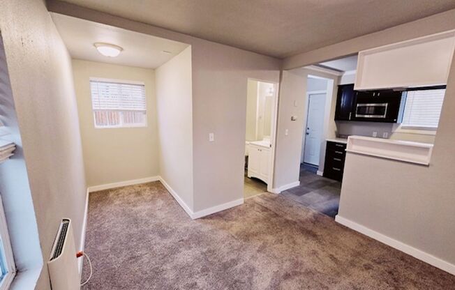 1 bed, 1 bath, 1,000 sqft, $1,299, Unit B