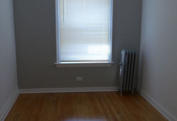 2 beds, 1 bath, $1,595, Unit 2048 Kostner - 3A