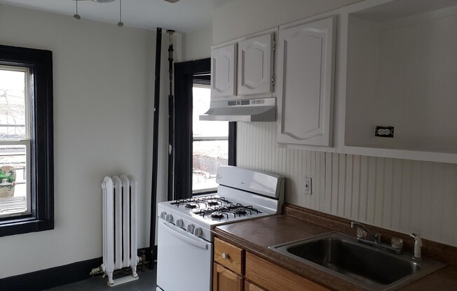 1 bed, 1 bath, 700 sqft, $1,350, Unit B