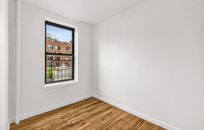 18 Cornelia St #10