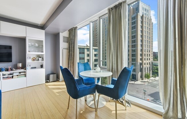 1 bed, 1 bath, 702 sqft, $3,200, Unit 524