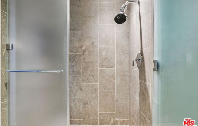 2 beds, 2.5 baths, 2,000 sqft, $7,995, Unit 5A