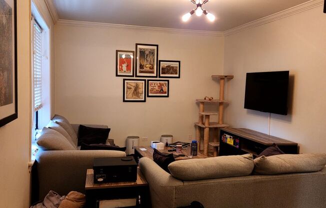 Updated Lakeview 1 Bed, Plus Den/Offce, 1 Bath Residence