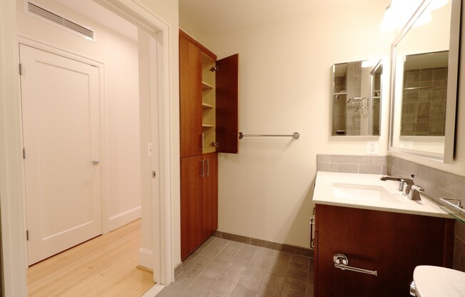 1 bed, 1 bath, $2,500, Unit 417