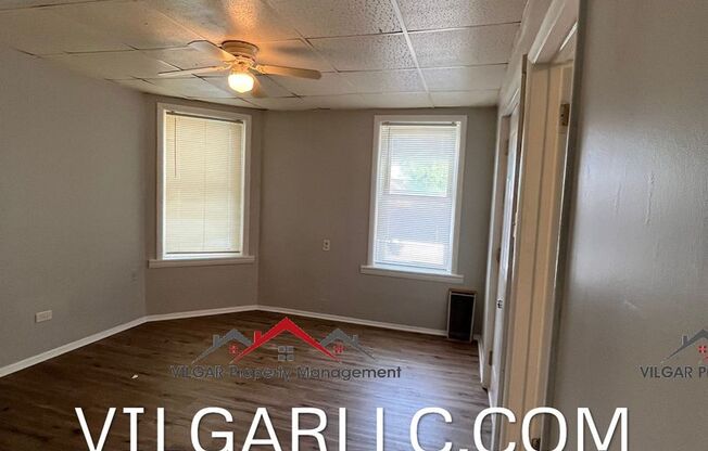 2 beds, 1 bath, $900, Unit 1st floor