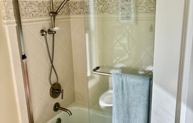 #110: WHITE HOUSE - UNOFFICIAL (JEFF GINSBURG ROOMMATES)