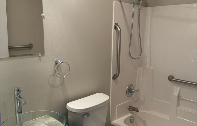 2 beds, 2 baths, 1,018 sqft, $895, Unit 322