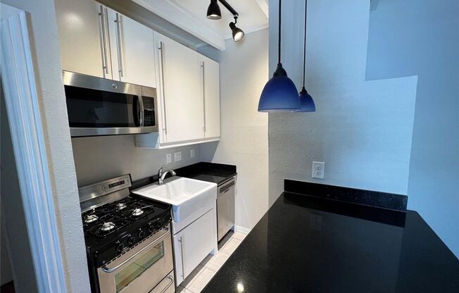 1 bed, 1 bath, 700 sqft, $1,195