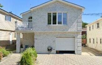 102 Escanaba Ave