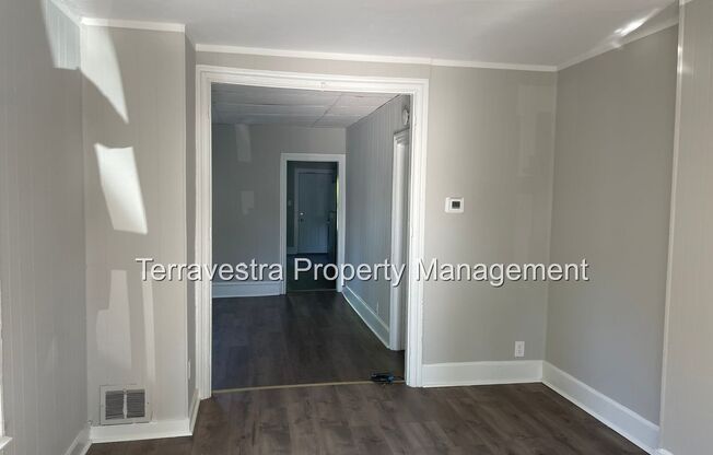 3 beds, 1 bath, $1,850, Unit 136