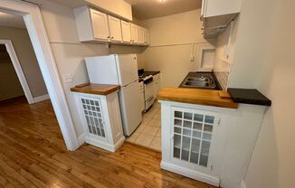 Studio, 1 bath, 450 sqft, $963, Unit 16