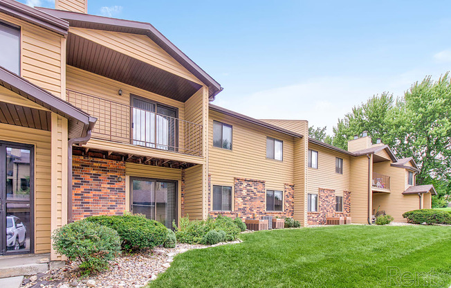 the outlook of the apartments at the crossings at camelback