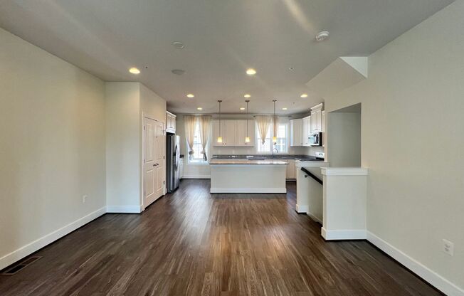 Spacious 4 BR/4.5 BA Townhome in Wheaton-Glenmont!
