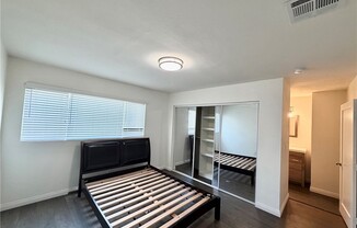 1477 W 20 ST
