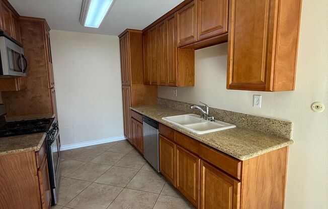 3 Bedroom Condo for Lease with a 1 Car Garage
