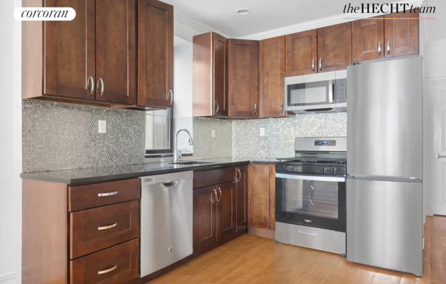 329 LINCOLN PL