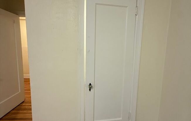 Studio, 1 bath, 294 sqft, $1,230, Unit New King Edward  5A4