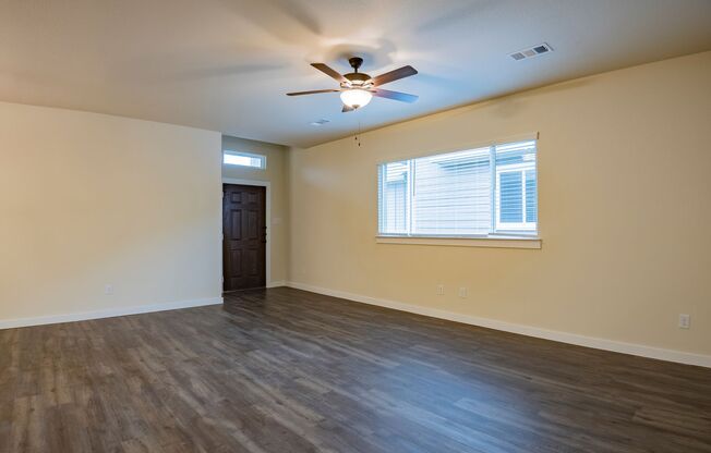 AVAILABLE NOW! GORGEOUS 3 BEDROOM DUPLEX LOCATED IN MIDLOTHIAN ISD!