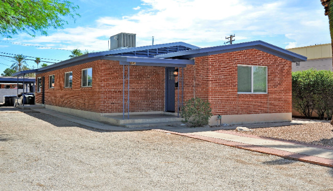 3224 E 1 ST