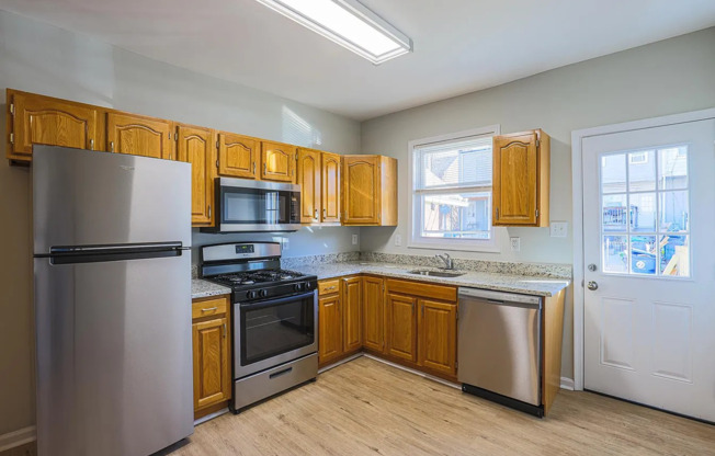 Updated 3bdrm 1bath in the middle of Greektown!!!