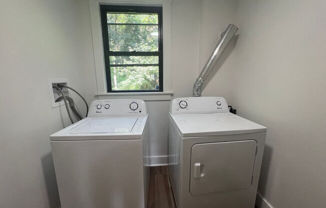 2 beds, 1 bath, 750 sqft, $2,139, Unit 5645 Hobart Street #3