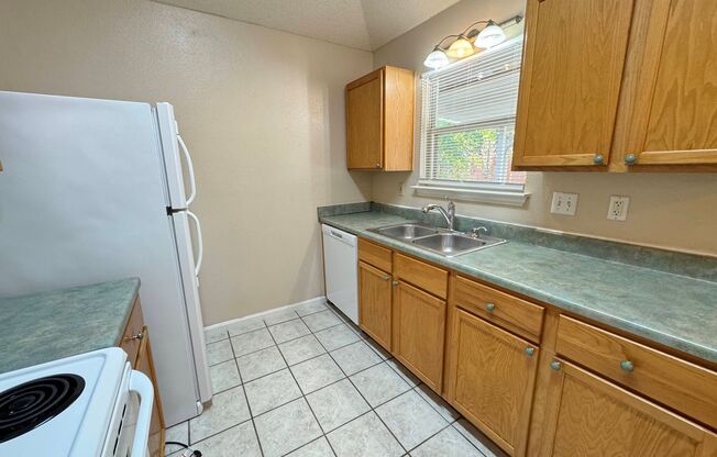 3 beds, 2 baths, $1,295