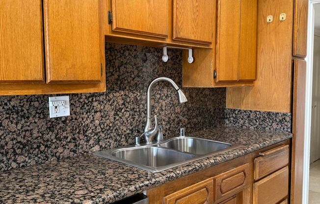 North Hollywood, 2br -2ba HOME