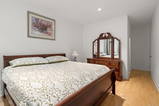 2 beds, 1 bath, 1,165 sqft, $4,000, Unit 304