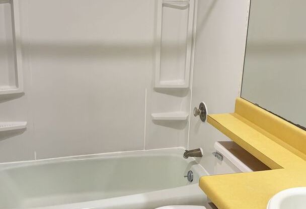 2 beds, 1.5 baths, 680 sqft, $1,375, Unit 211