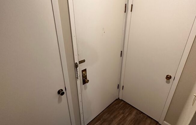 2 beds, 1 bath, $1,395, Unit 216