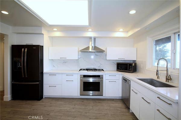 3650 Sapphire DR
