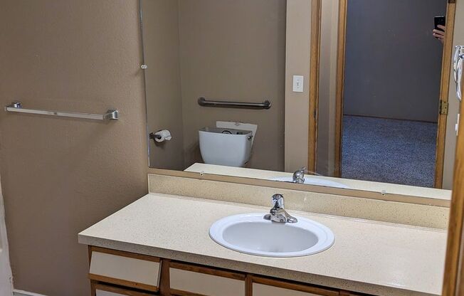 2 beds, 1 bath, 850 sqft, $1,325, Unit 43