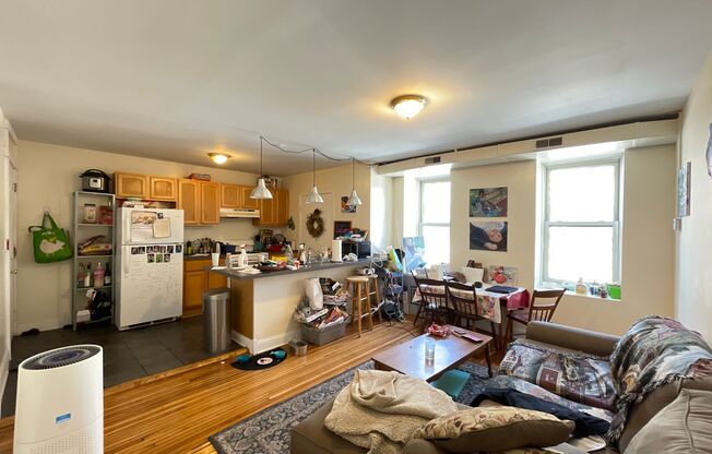 3 beds, 1 bath, 1,400 sqft, $1,575, Unit 4532-B9