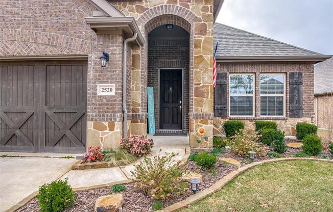 2520 SABINE CIR