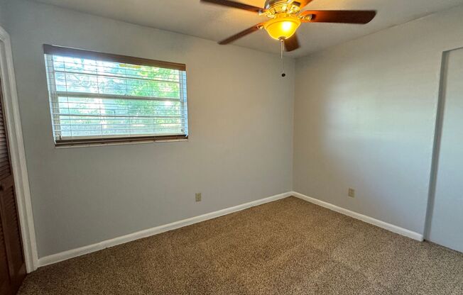 Modern 2Bed 1Bath Near Jacksonville Beach. Pet Friendly. Lawn Included